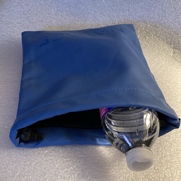 NWOT - Naväge Blue Faux Leather Black Drawstring Travel Bag - Picture 4 of 6